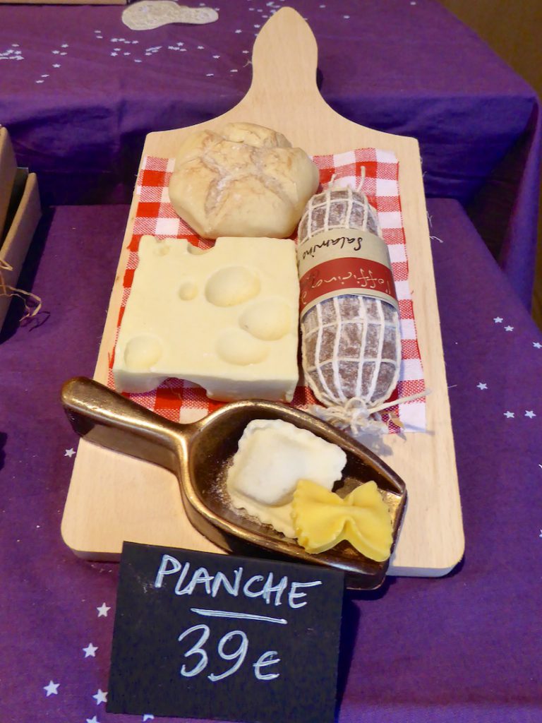 Marché de Noël stall in Aix en Provence, Bouche du Rhone, Provence, France