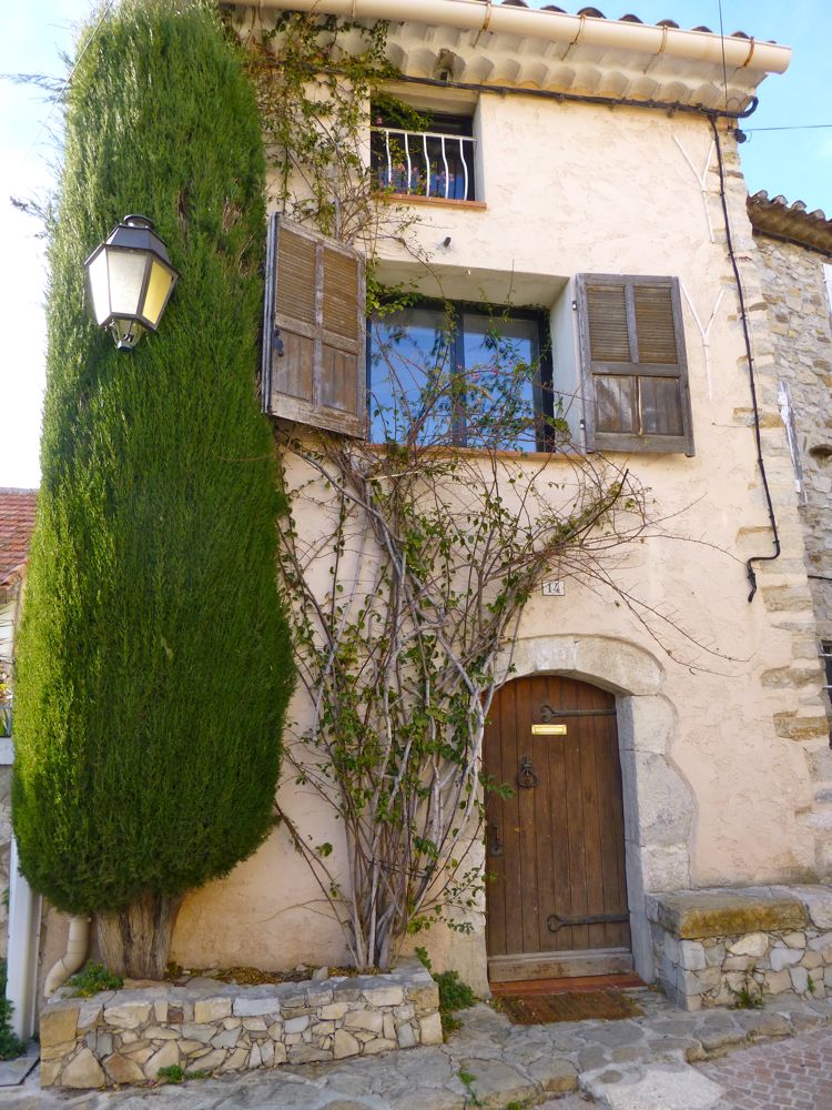 A provencal house at Les Castellet in spring