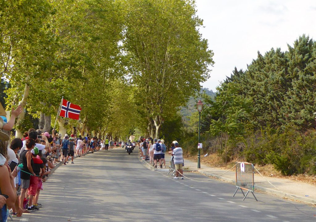 Arriving in Lourmarin Tour de France 2017