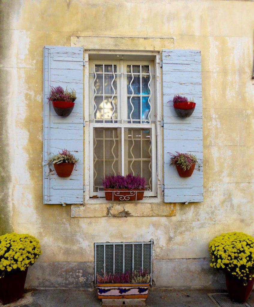 Autumn shutters in Provence