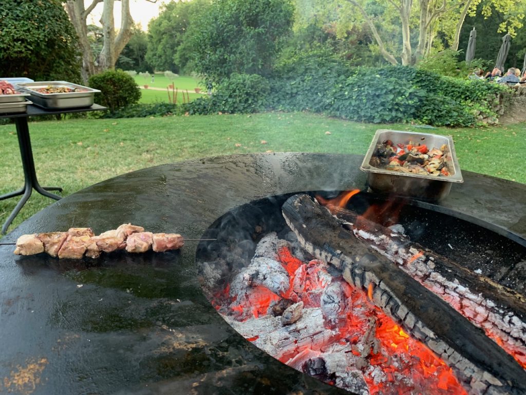 Music and BBQ evening at Domaine de Fontenille, Lauris, Luberon (near Lourmarin)