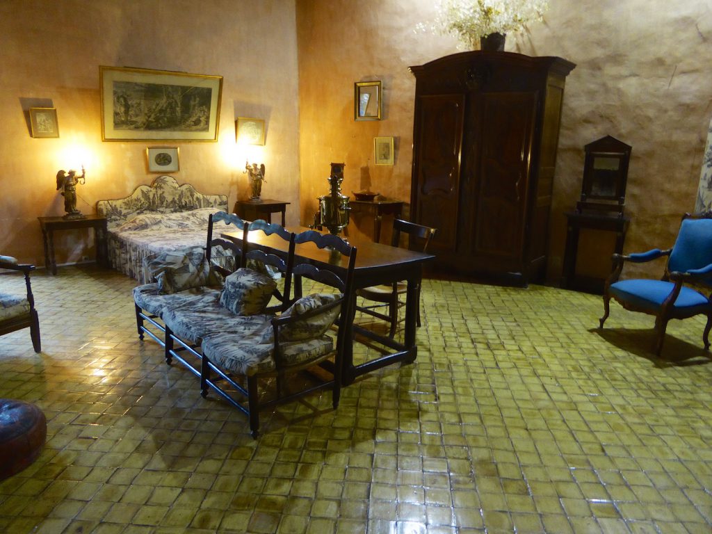 Bedroom in the Lourmarin chateau, Lourmarin, Luberon, Vaucluse, Provence, France