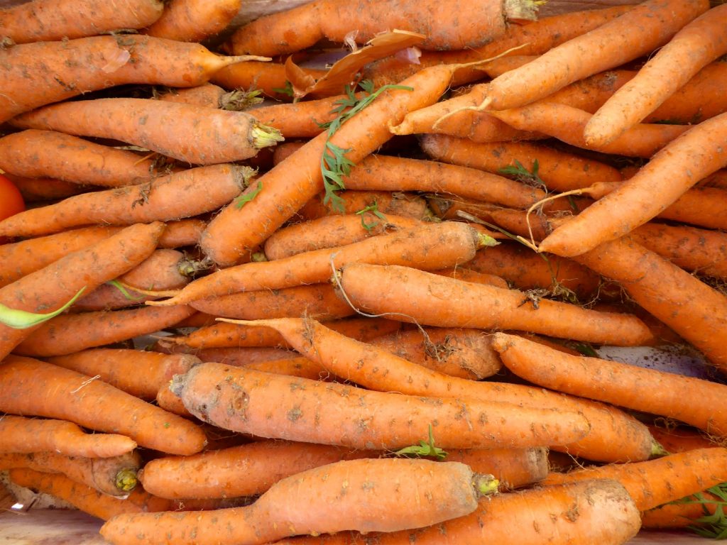 Carrots in the Lourmarin Market, Lourmarin, Luberon, Provence, France