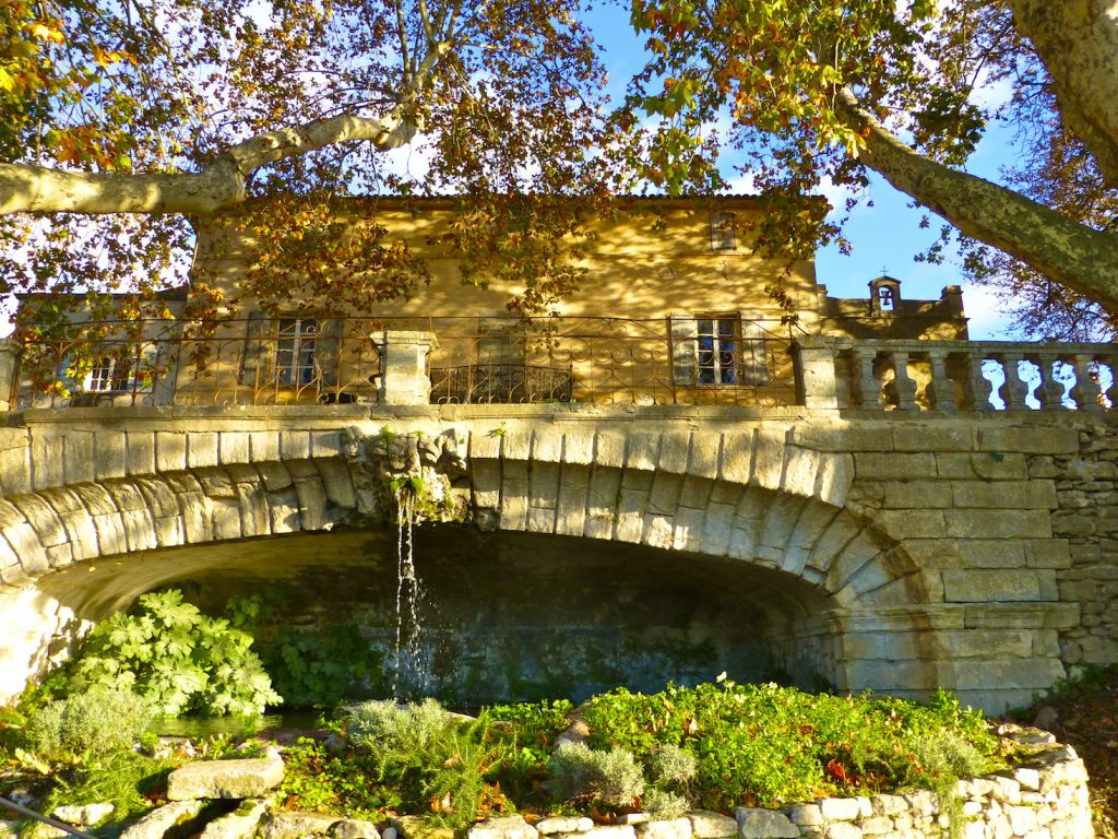 Château La Canorgue, Bonneiux, Luberon, Vaucluse, Provence in late autumn