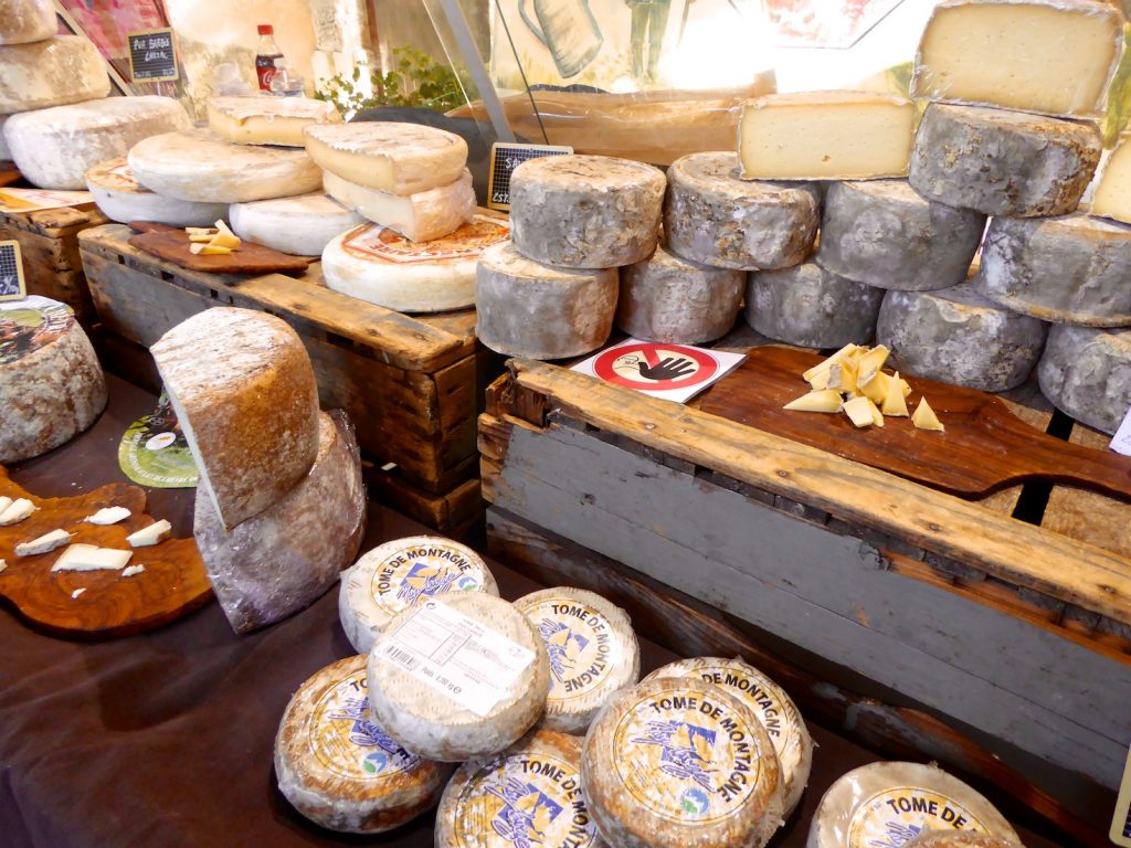 Chees in the Lourmarin market, Lourmarin, Luberon, Provence, France