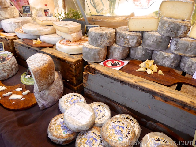 Cheese in Lourmarin's Friday market, Luberon, Vaucluse, Provence, France