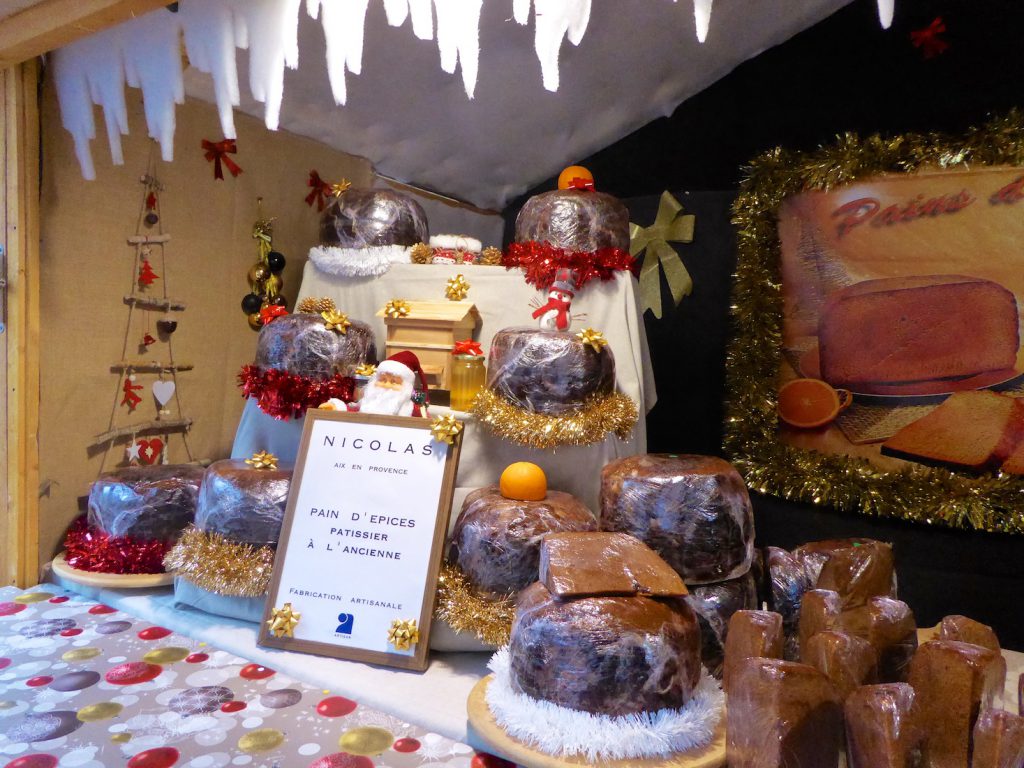 Marché de Noël cake stall in Aix en Provence, Bouche du Rhone, Provence, France