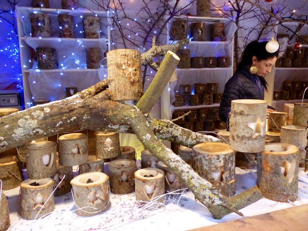 Marché de Noël candle stall in Aix en Provence, Bouche du Rhone, Provence, France