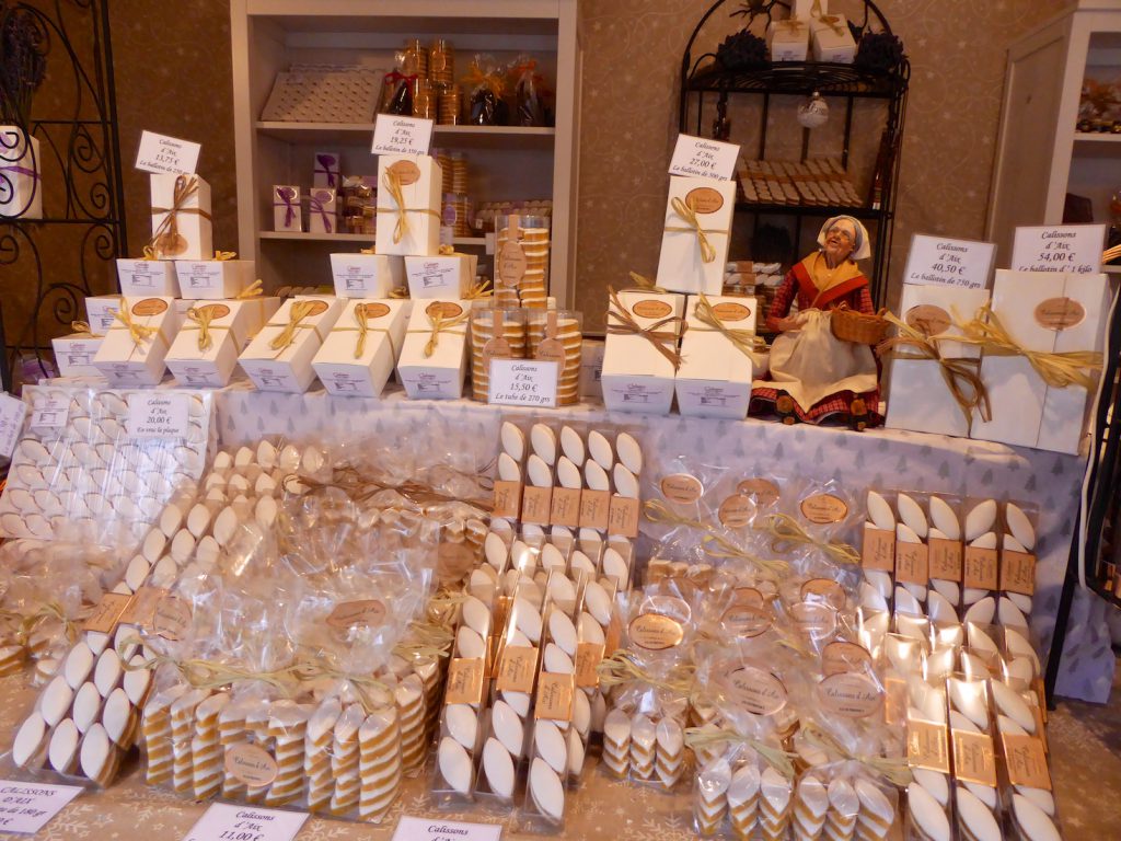 Marché de Noël stall in Aix en Provence, Bouche du Rhone, Provence, France