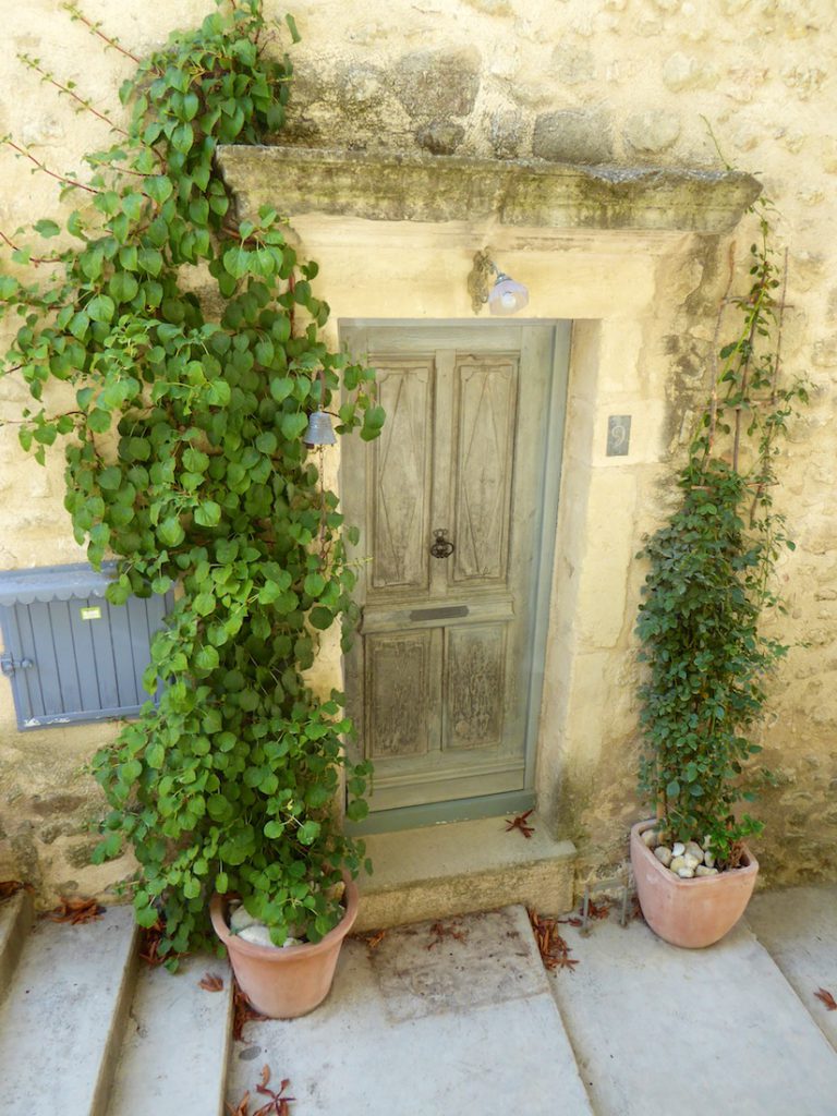 Doorway in Grambois, Luberon, Vaulcuse, Provence, France