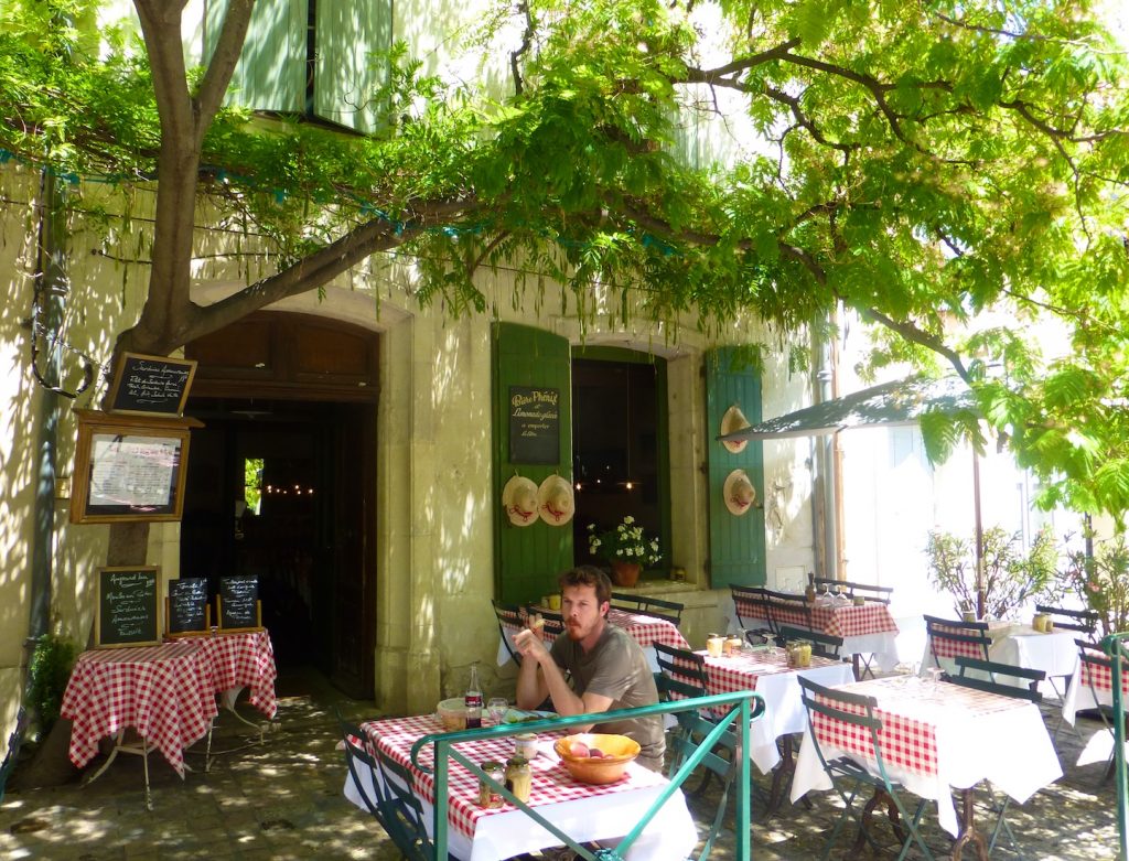 El fresco dining in Provence