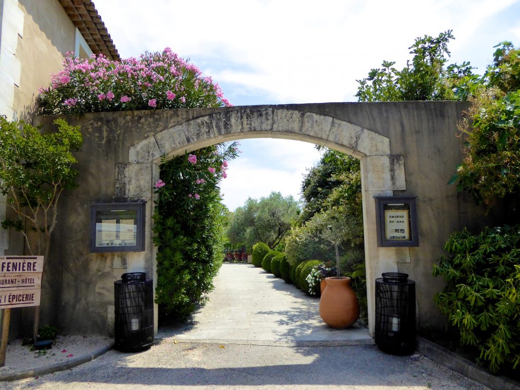 Entrance to L'Auberge la fenière, Lourmarin, Luberon, Provence, France