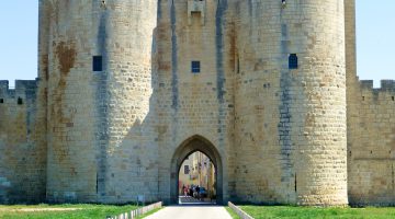 Gates to the walled Medieval city of Aigues-Mortes, Langudoc Roussillon, France