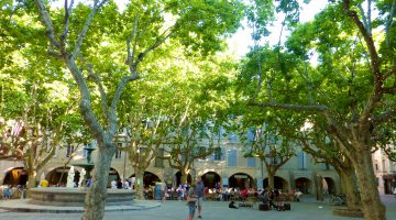 In Place-aux-Herbes, Uzes