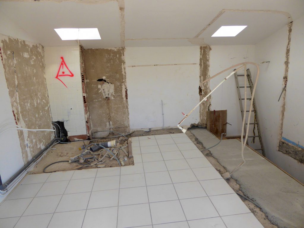 Demolition for a new kitchen in a Lourmarin maison de village in Provence