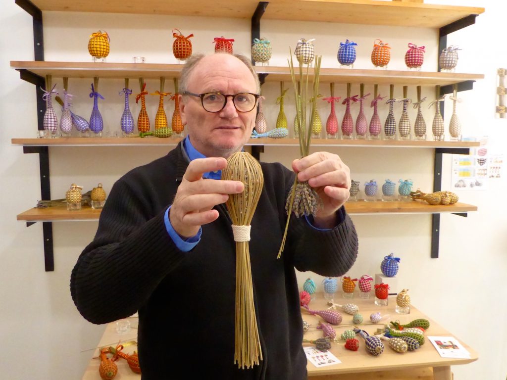 Philippe from La Maison FRANC demonstrating the lavender wand costruction