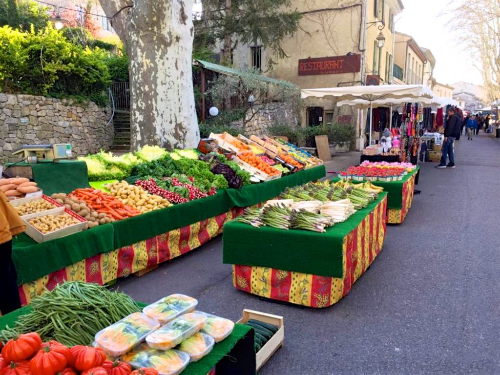 Lourmarin Friday market, Luberon, Vaucluse, Provence, France