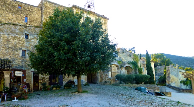 Le Petit Cafe, Place Croix, Oppède-le-Vieux, Luberon, Vaucluse, Provence, France