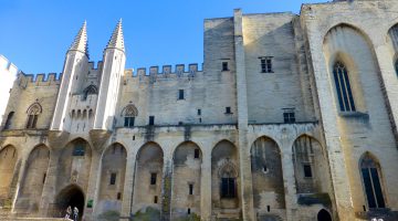 Plan your stay in Lourmarin, visit Palais des Papes, Avignon, Vaucluse, Provence, France