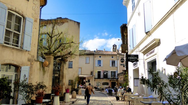 Plan a stay in Lourmarin, Luberon, Vaucluse, Provence