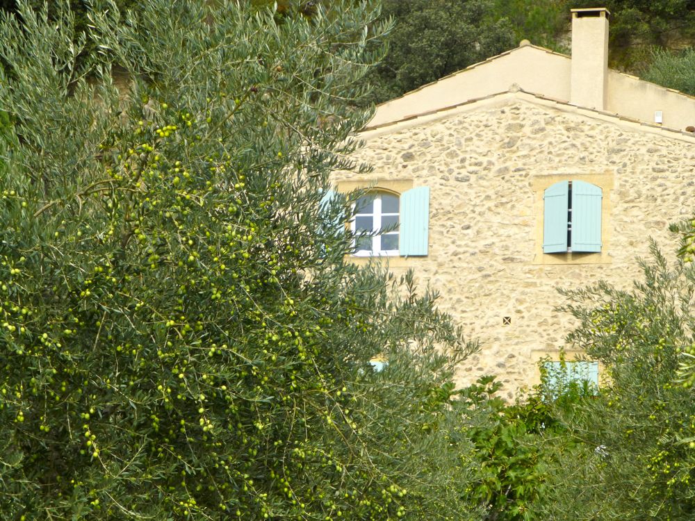 Small Provencal windows, to protect against the Mistral