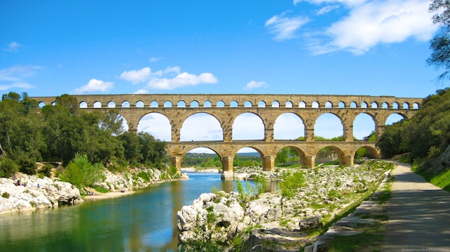 Plan a stay in Lourmarin visit Pont du Gard