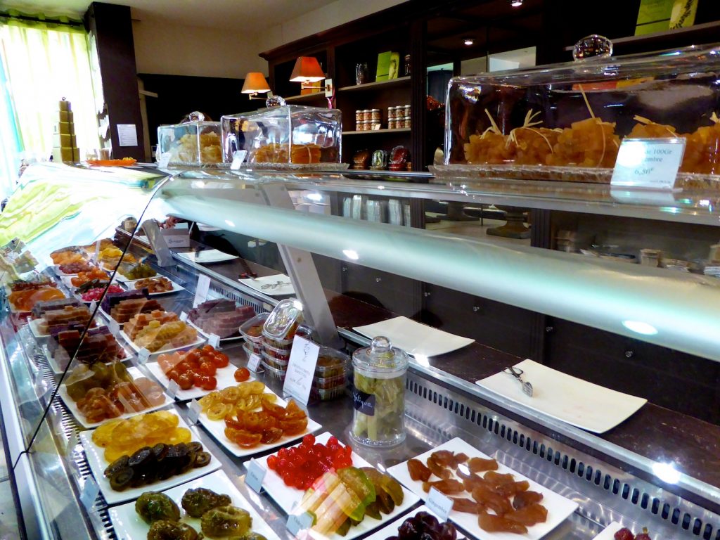 Shop counter at Lilamand Confiseur, L'Isle-sur-la-Sorgue, Luberon, Vaucluse, Provence, France