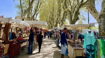 Lourmarin Travel Guide, Lourmarin Friday Market, Luberon, Provence