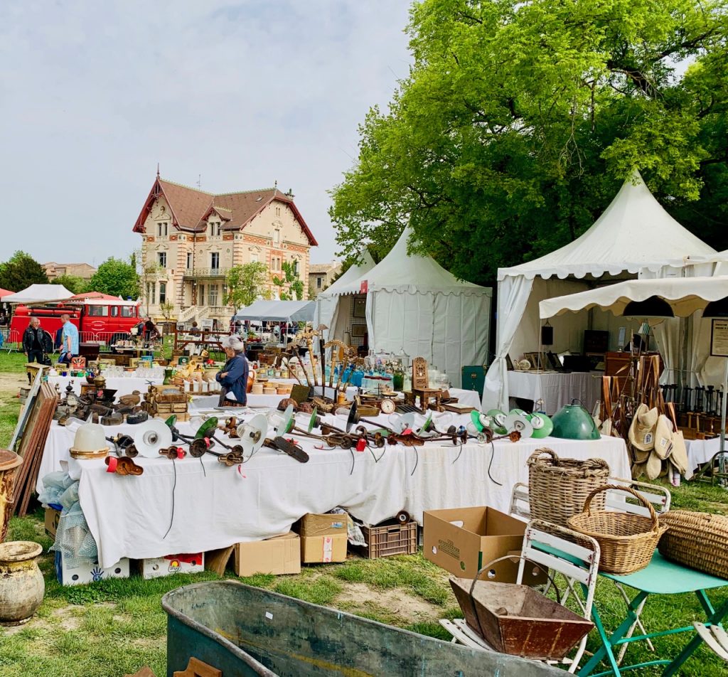 Spring Antiques Fair at L'Isle-sur-la-Sorgue, Luberon, Vaucluse, Provence, France