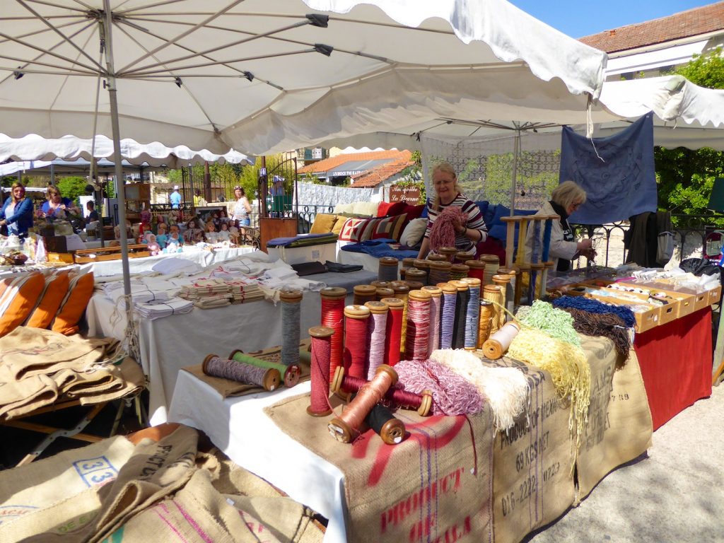 Stall at l'Isle sur la Sorgue Sunday Antiques market, Luberon, Vaucluse, Provence, France