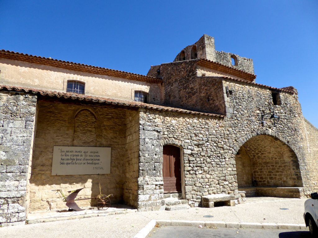 Chateau in Grambois, Luberon, Vaulcuse, Provence, France