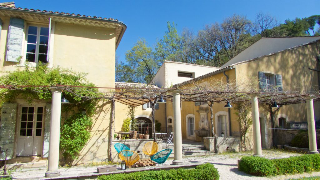 The patio at Le Château Constantin