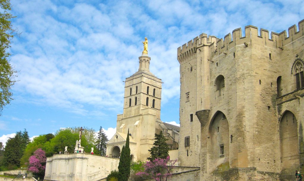 Lourmarin Travel Guide Luberon, Provence, France visit Avignon & Palais des Papes